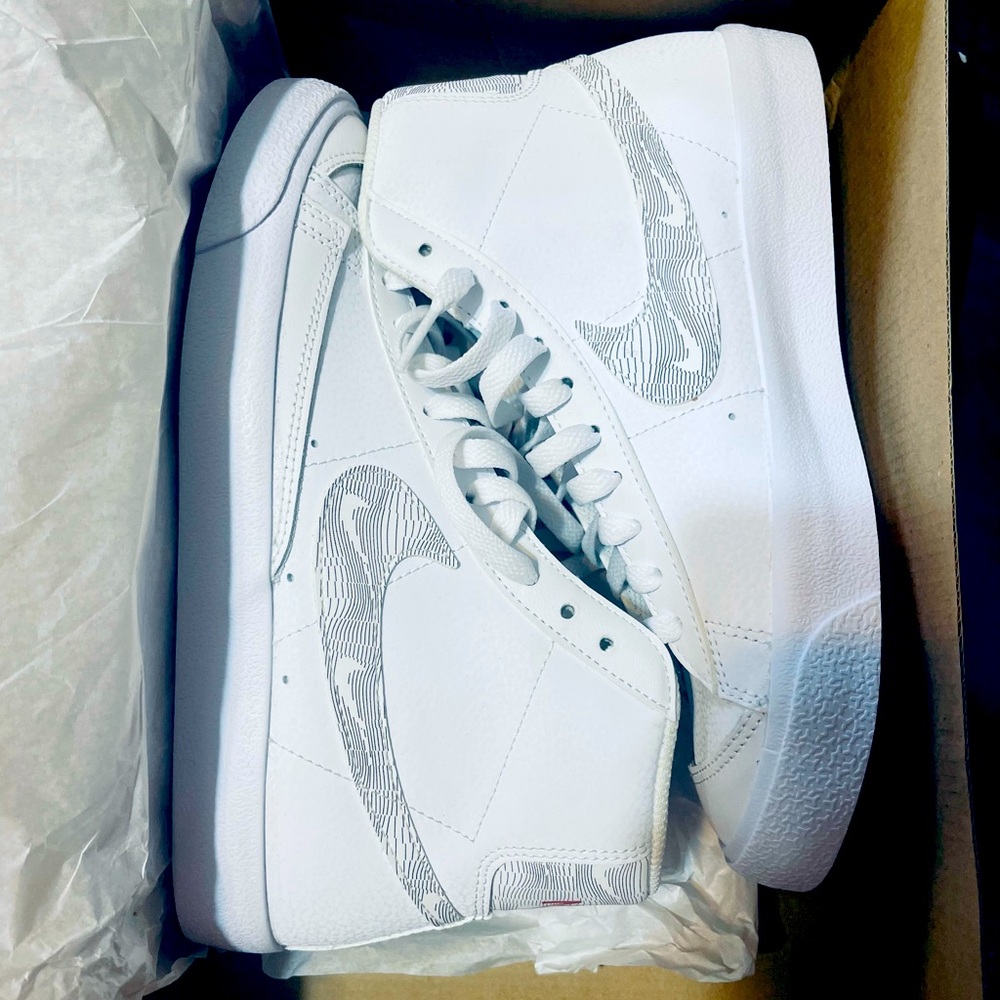 Nike Blazer Mid 77
White Logo Print